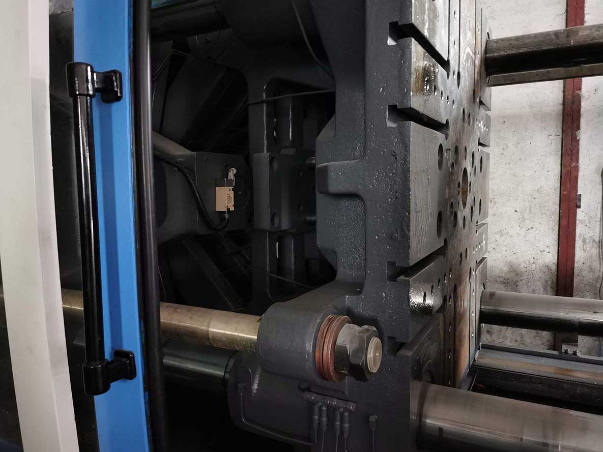 032-注塑机：先快后慢法