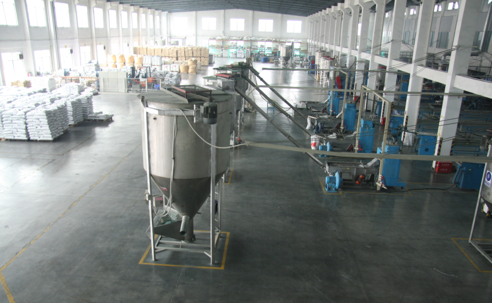 广东letou官网化学-阻燃塑料生产车间